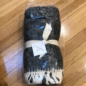 Sferra Celine Throw (51”x71”) Brand New